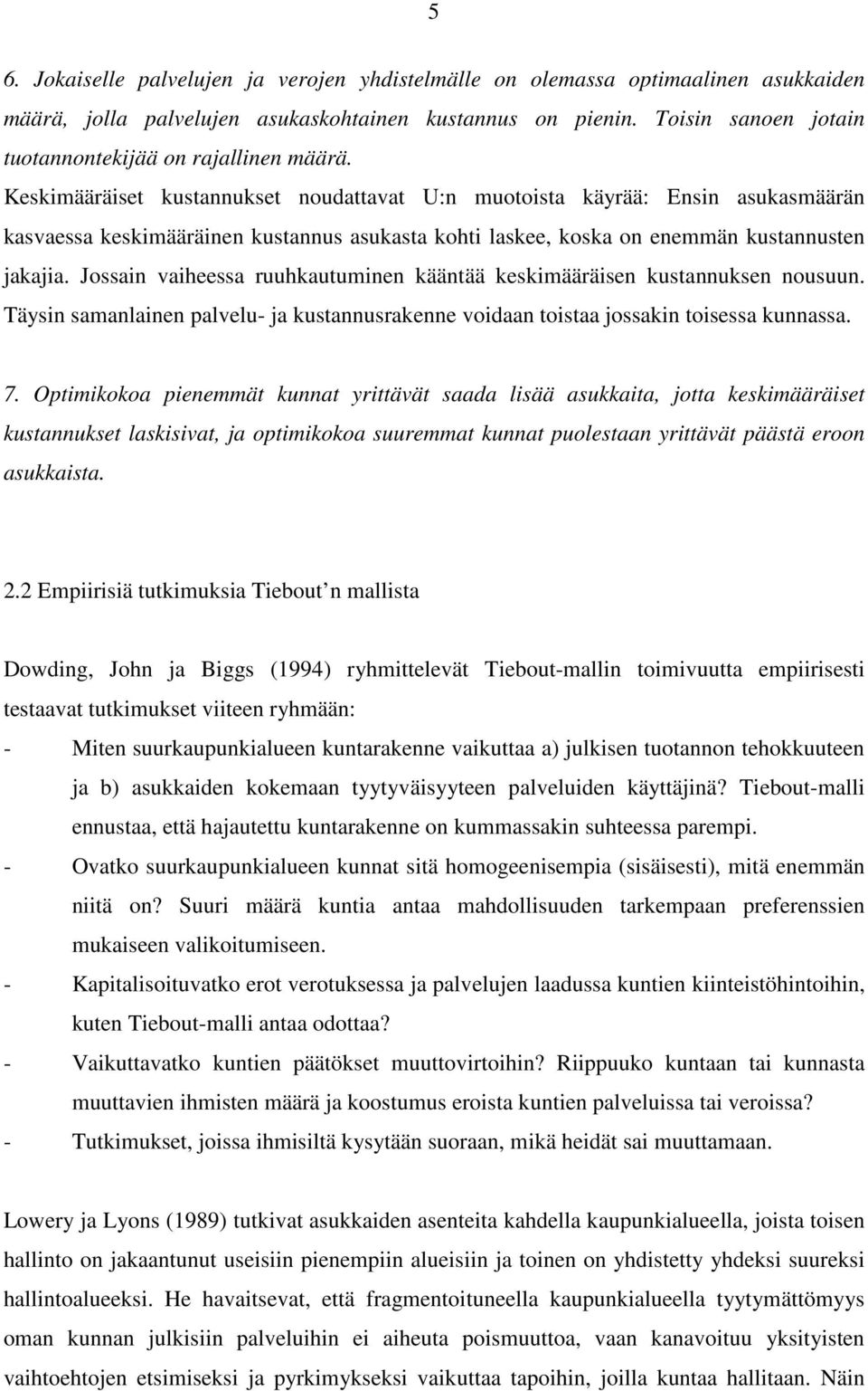 Keskimääräiset kustannukset noudattavat U:n muotoista käyrää: Ensin asukasmäärän kasvaessa keskimääräinen kustannus asukasta kohti laskee, koska on enemmän kustannusten jakajia.