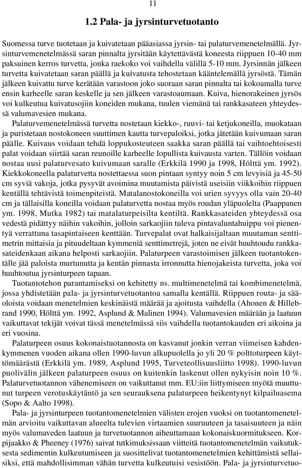 Jyrsinnän jälkeen turvetta kuivatetaan saran päällä ja kuivatusta tehostetaan kääntelemällä jyrsöstä.