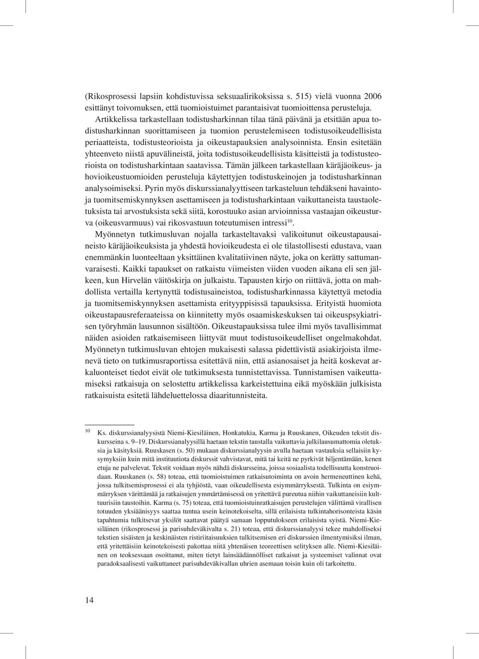 ja oikeustapauksien analysoinnista. Ensin esitetään yhteenveto niistä apuvälineistä, joita todistusoikeudellisista käsitteistä ja todistusteorioista on todistusharkintaan saatavissa.