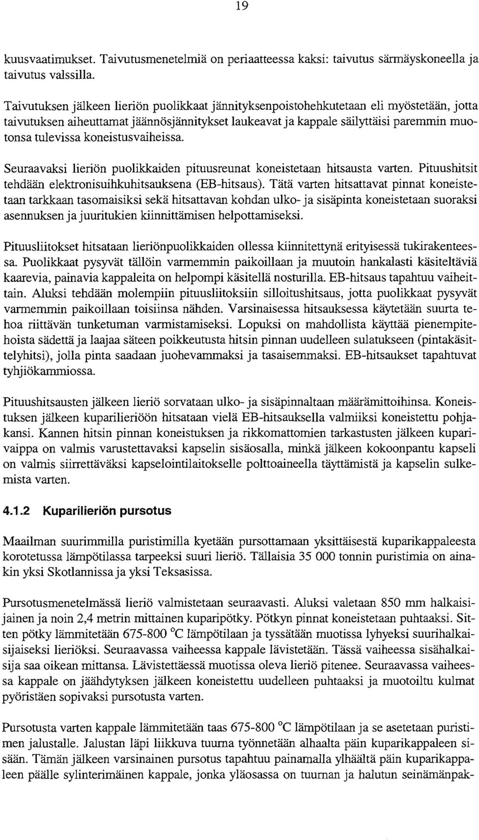 koneistusvaiheissa. Seuraavaksi lieriön puolikkaiden pituusreunat koneistetaan hitsausta varten. Pituushitsit tehdään elektronisuihkuhitsauksena (EB-hitsaus).