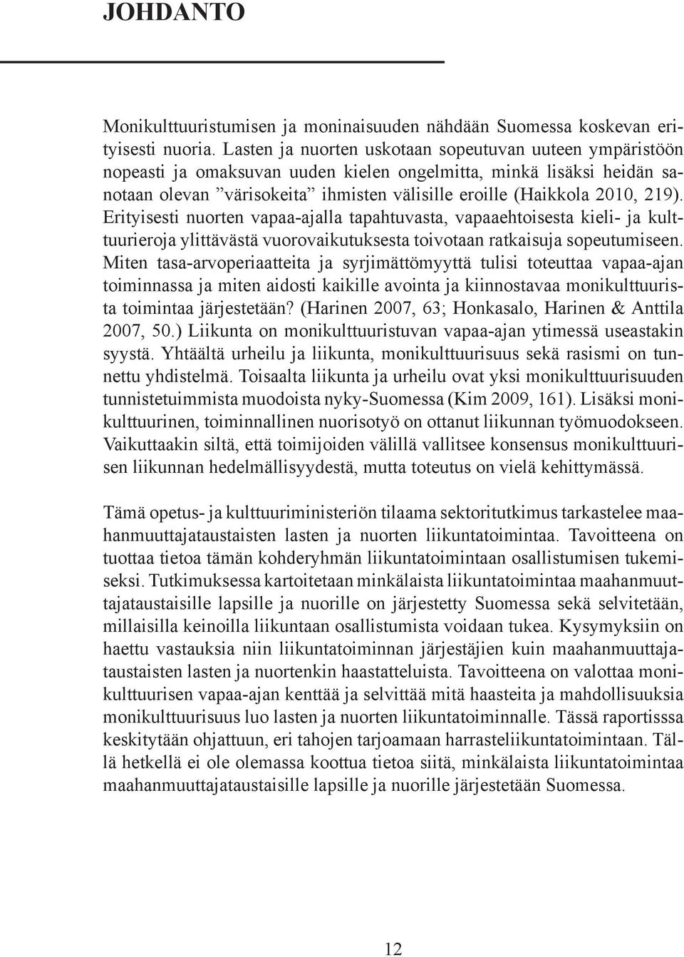 219). Erityisesti nuorten vapaa-ajalla tapahtuvasta, vapaaehtoisesta kieli- ja kulttuurieroja ylittävästä vuorovaikutuksesta toivotaan ratkaisuja sopeutumiseen.