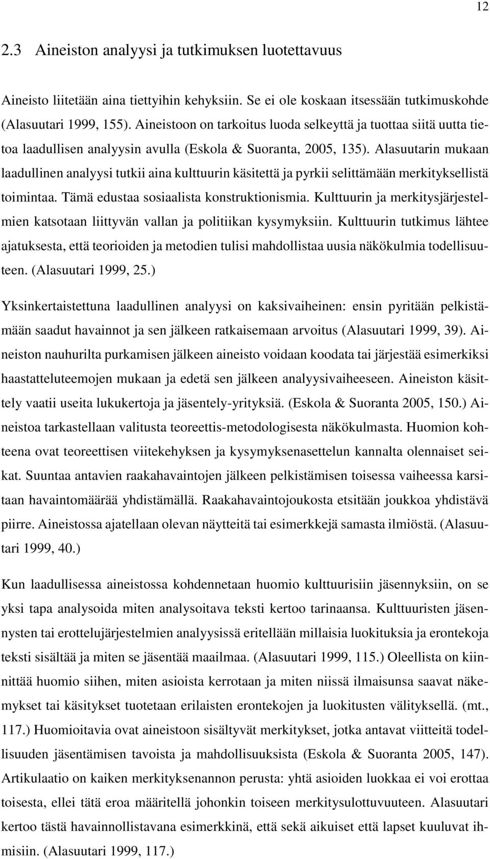 Alasuutarin mukaan laadullinen analyysi tutkii aina kulttuurin käsitettä ja pyrkii selittämään merkityksellistä toimintaa. Tämä edustaa sosiaalista konstruktionismia.