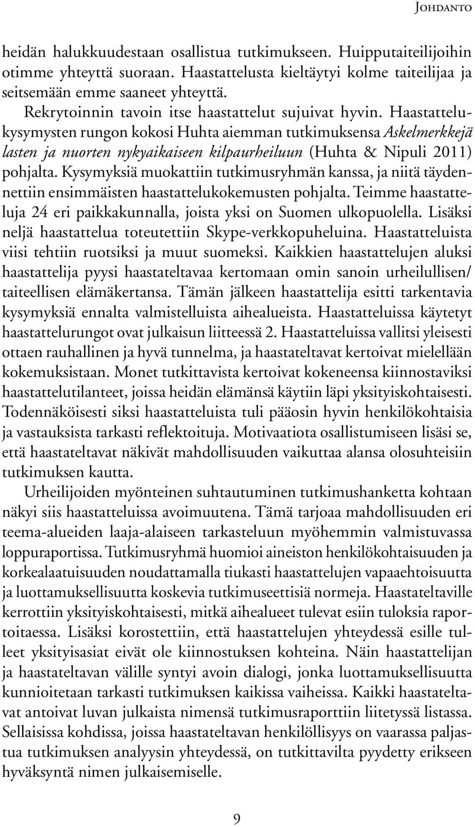 Haastattelukysymysten rungon kokosi Huhta aiemman tutkimuksensa Askelmerkkejä lasten ja nuorten nykyaikaiseen kilpaurheiluun (Huhta & Nipuli 2011) pohjalta.