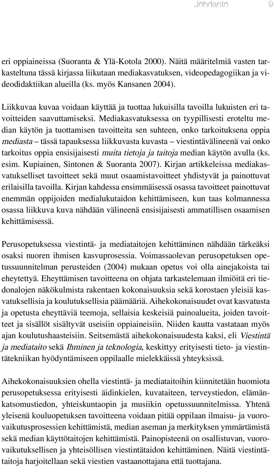 Mediakasvatuksessa on tyypillisesti eroteltu median käytön ja tuottamisen tavoitteita sen suhteen, onko tarkoituksena oppia mediasta tässä tapauksessa liikkuvasta kuvasta viestintävälineenä vai onko