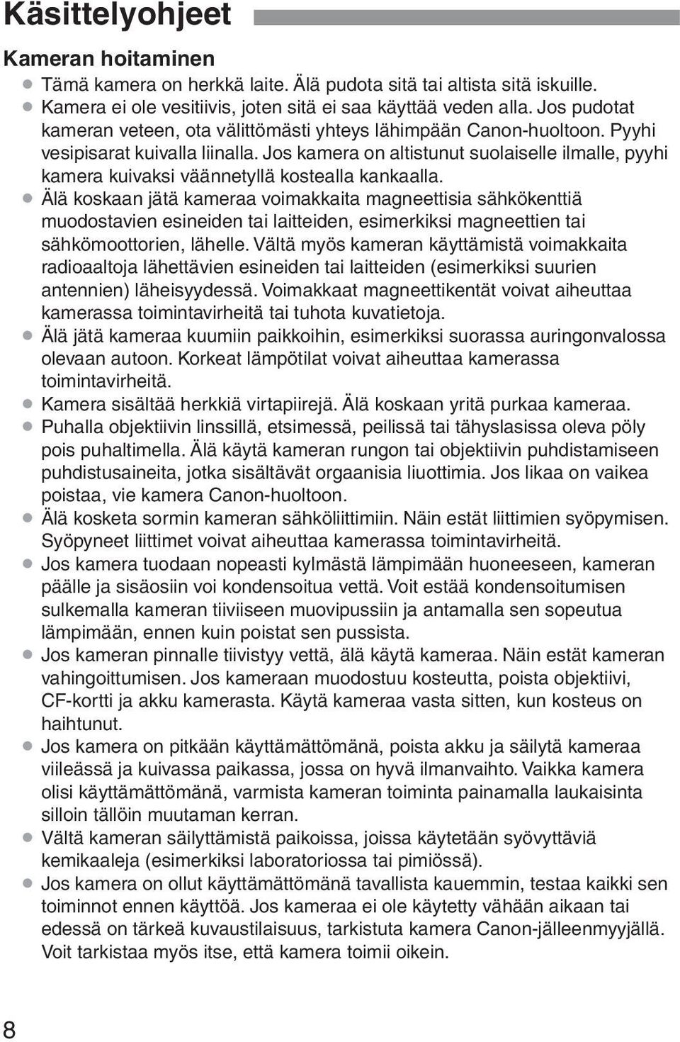 Jos kamera on altistunut suolaiselle ilmalle, pyyhi kamera kuivaksi väännetyllä kostealla kankaalla.