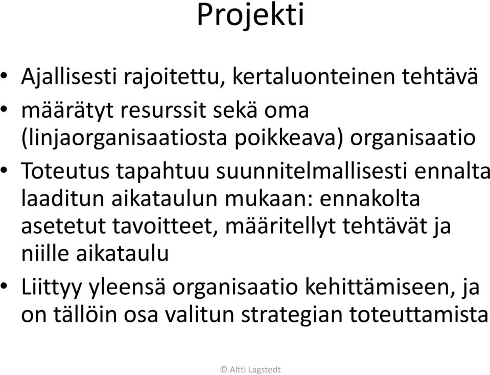 laaditun aikataulun mukaan: ennakolta asetetut tavoitteet, määritellyt tehtävät ja niille