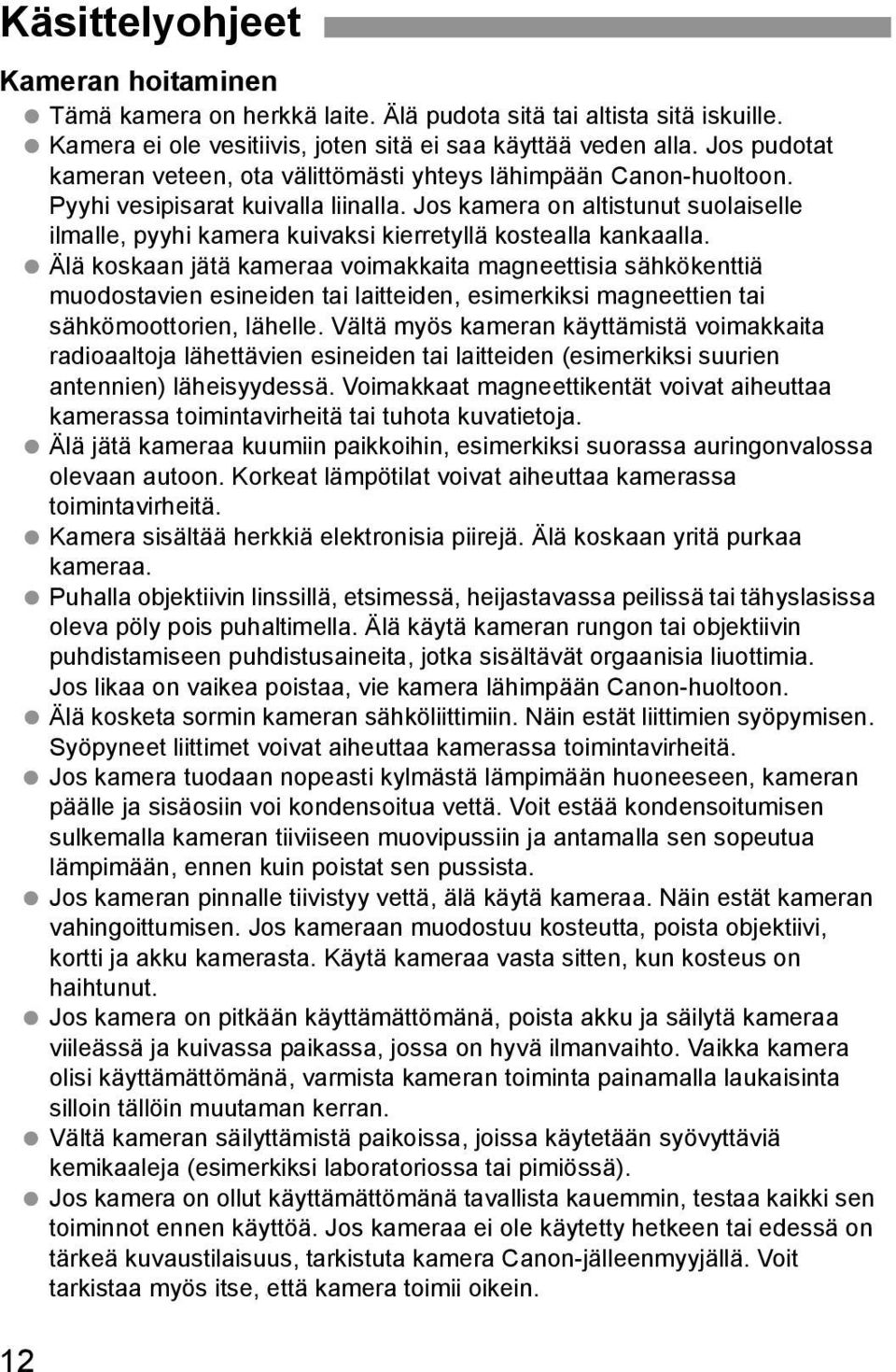 Jos kamera on altistunut suolaiselle ilmalle, pyyhi kamera kuivaksi kierretyllä kostealla kankaalla.