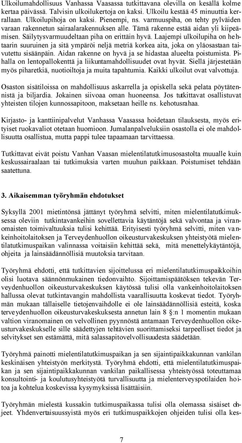 Laajempi ulkoilupiha on he h- taarin suuruinen ja sitä ympäröi neljä metriä korkea aita, joka on yläosastaan taivutettu sisäänpäin. Aidan rakenne on hyvä ja se hidastaa alueelta poistumista.