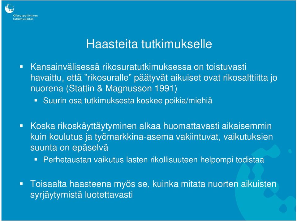 alkaa huomattavasti aikaisemmin kuin koulutus ja työmarkkina-asema vakiintuvat, vaikutuksien suunta on epäselvä Perhetaustan