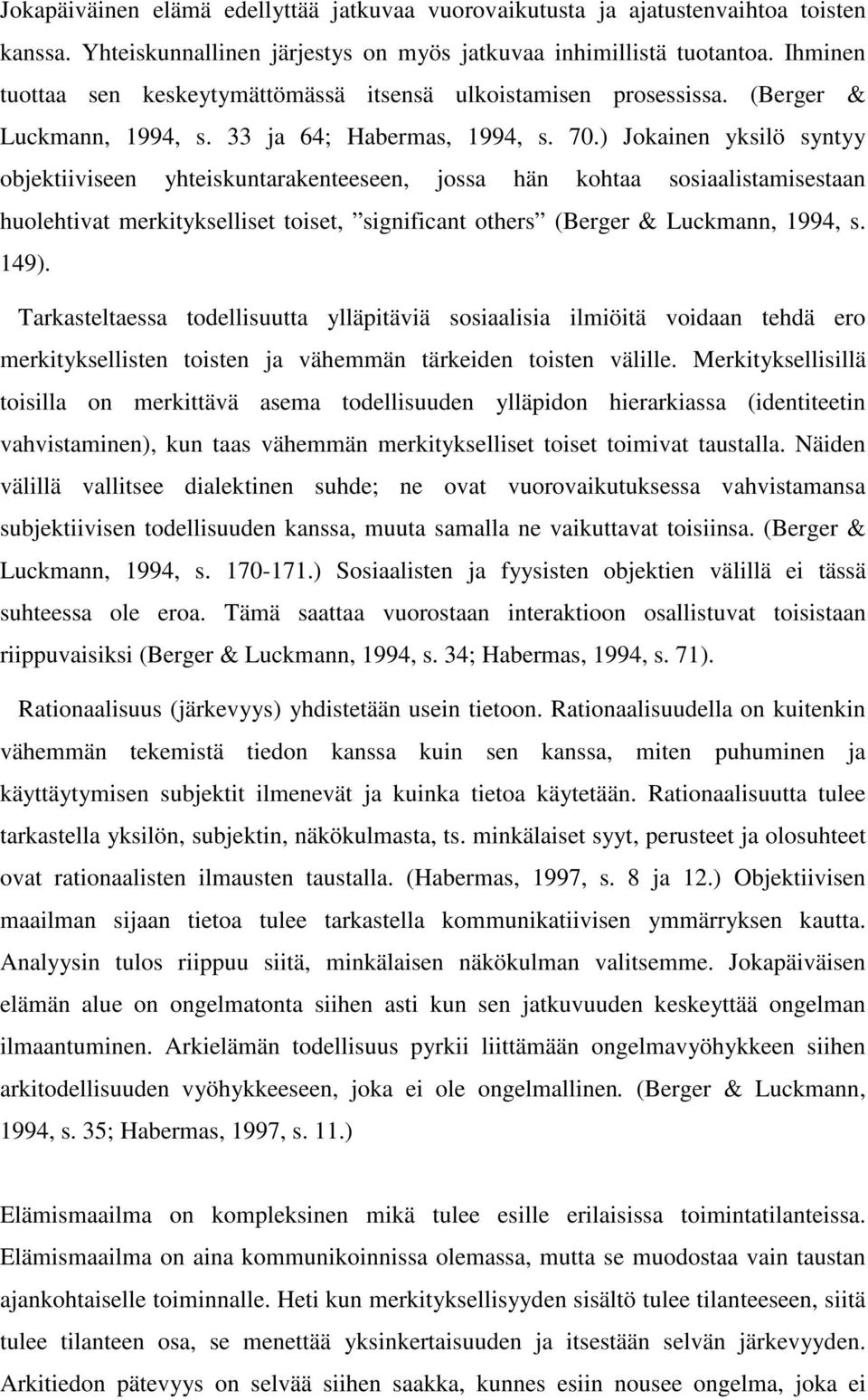 ) Jokainen yksilö syntyy objektiiviseen yhteiskuntarakenteeseen, jossa hän kohtaa sosiaalistamisestaan huolehtivat merkitykselliset toiset, significant others (Berger & Luckmann, 1994, s. 149).