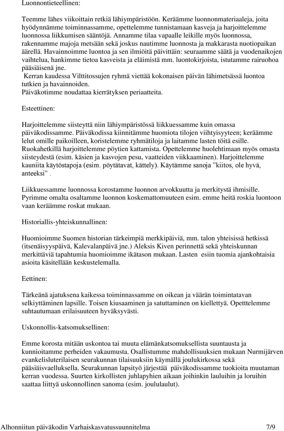 Annamme tilaa vapaalle leikille myös luonnossa, rakennamme majoja metsään sekä joskus nautimme luonnosta ja makkarasta nuotiopaikan äärellä.