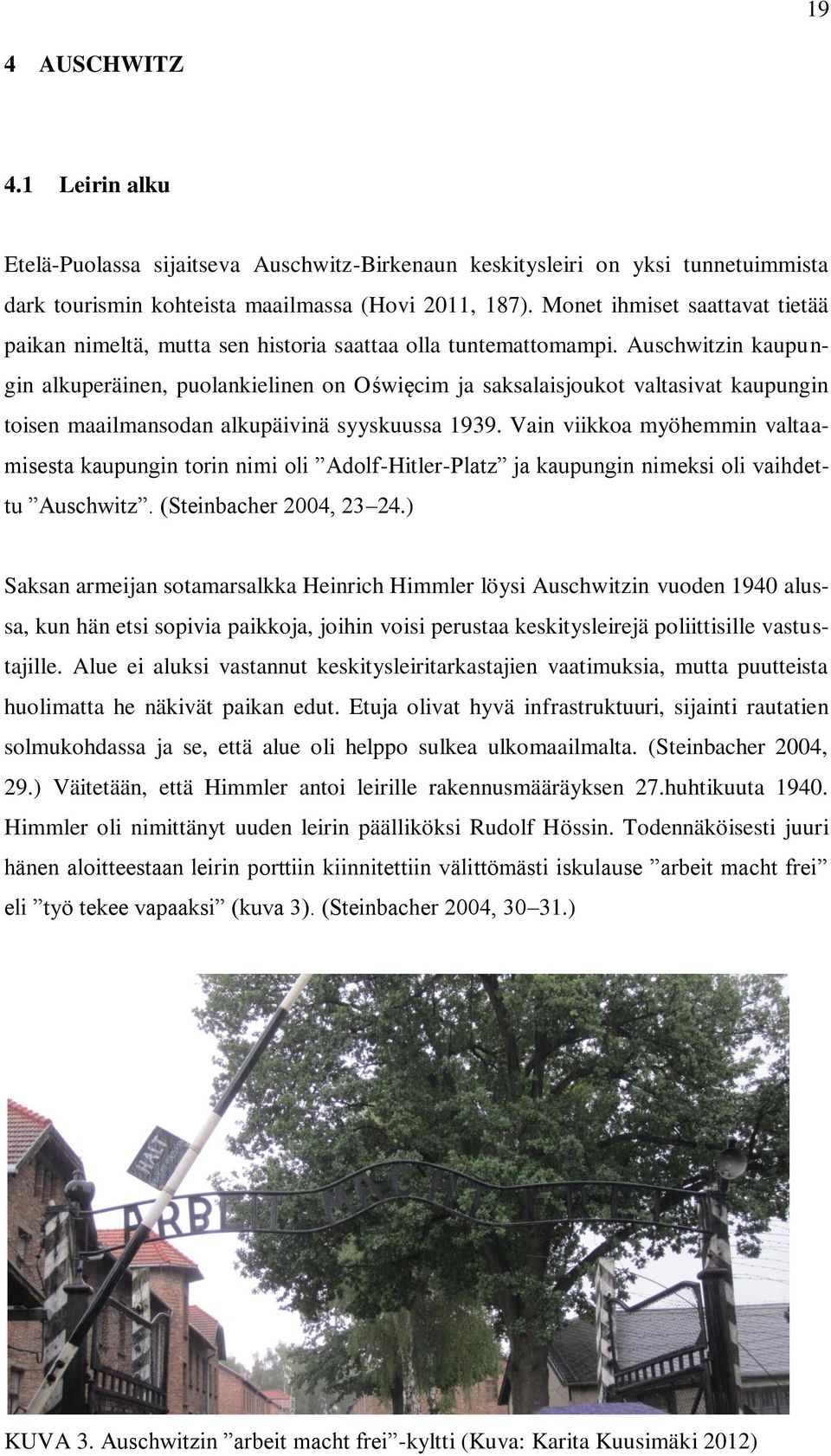 Auschwitzin kaupungin alkuperäinen, puolankielinen on Oświęcim ja saksalaisjoukot valtasivat kaupungin toisen maailmansodan alkupäivinä syyskuussa 1939.