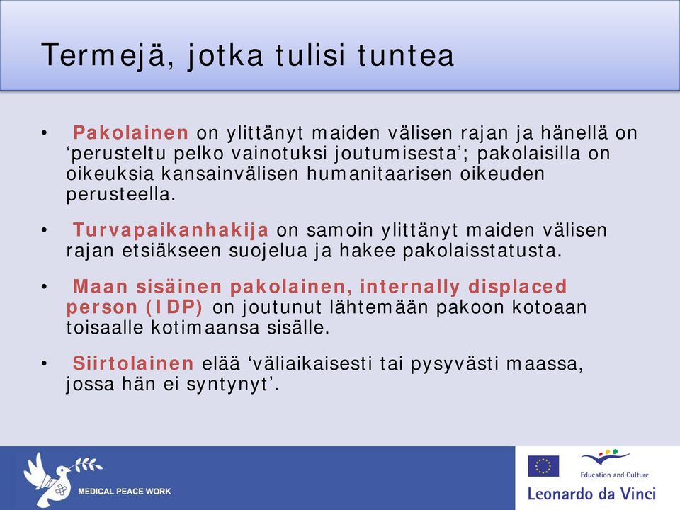 Turvapaikanhakija on samoin ylittänyt maiden välisen rajan etsiäkseen suojelua ja hakee pakolaisstatusta.