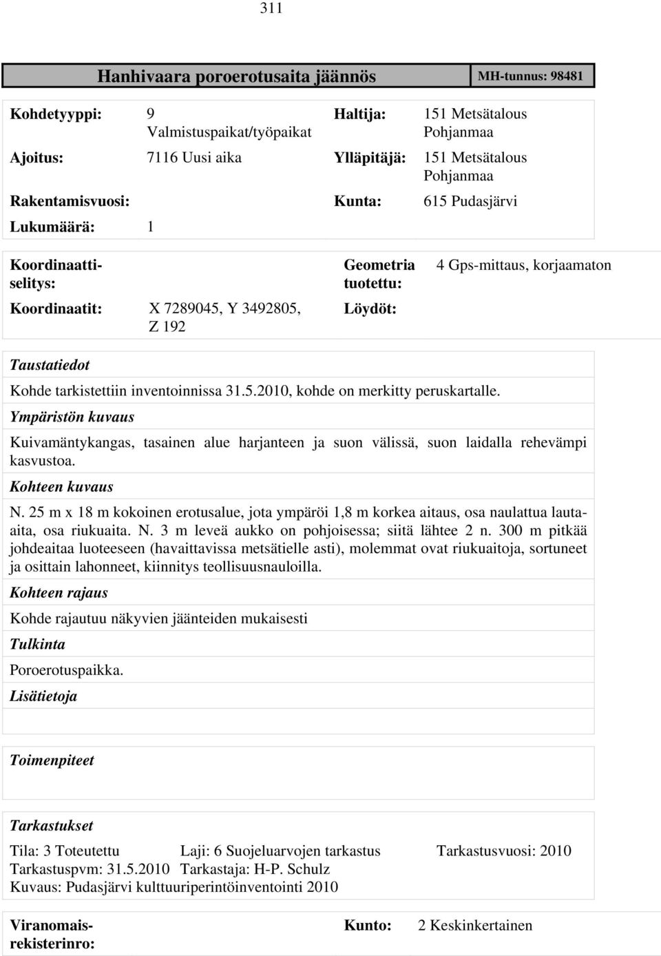 tarkistettiin inventoinnissa 31.5.2010, kohde on merkitty peruskartalle. Ympäristön kuvaus Kuivamäntykangas, tasainen alue harjanteen ja suon välissä, suon laidalla rehevämpi kasvustoa.