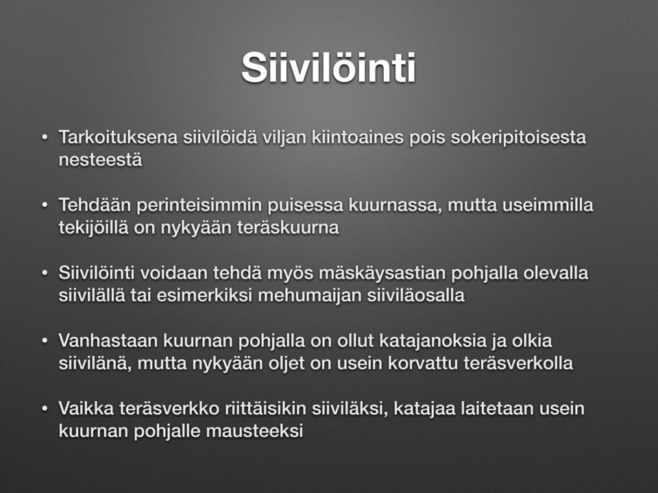 siivilällä tai esimerkiksi mehumaĳan siiviläosalla Vanhastaan kuurnan pohjalla on ollut katajanoksia ja olkia siivilänä, mutta