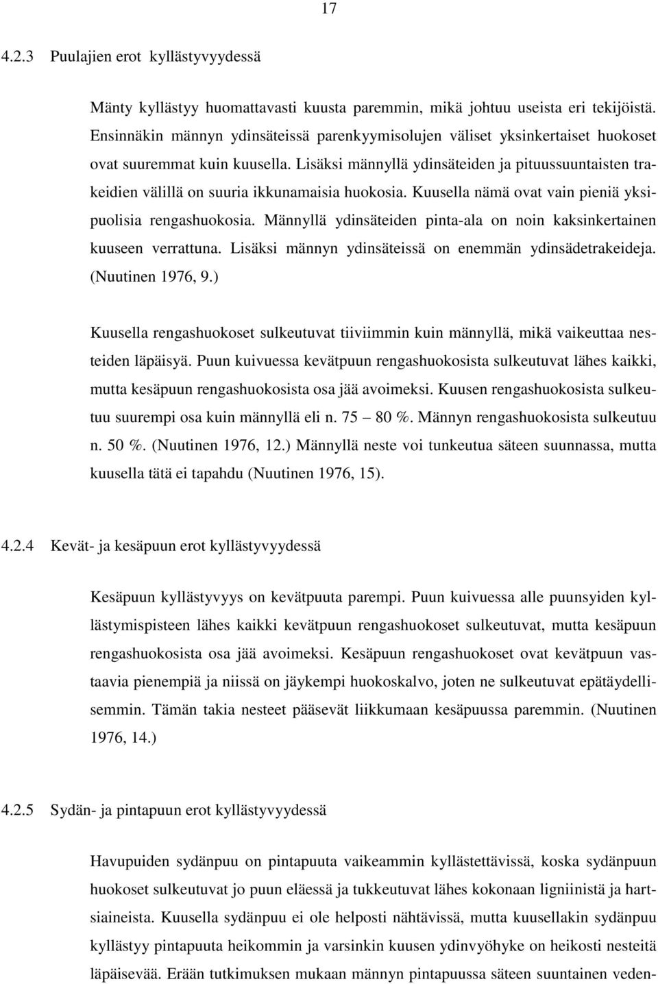 Lisäksi männyllä ydinsäteiden ja pituussuuntaisten trakeidien välillä on suuria ikkunamaisia huokosia. Kuusella nämä ovat vain pieniä yksipuolisia rengashuokosia.