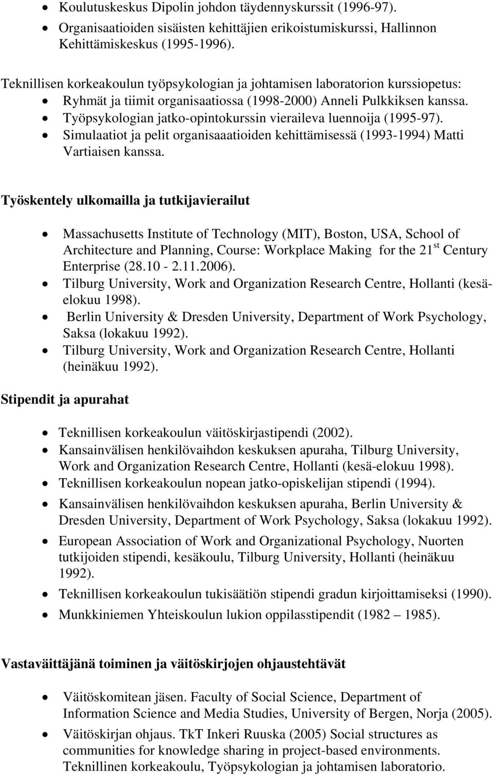 Työpsykologian jatko-opintokurssin vieraileva luennoija (1995-97). Simulaatiot ja pelit organisaaatioiden kehittämisessä (1993-1994) Matti Vartiaisen kanssa.