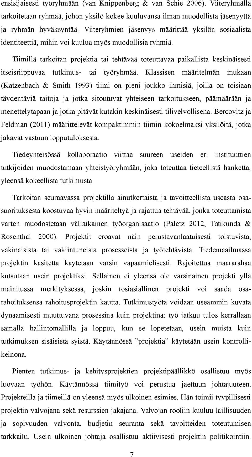 Tiimillä tarkoitan projektia tai tehtävää toteuttavaa paikallista keskinäisesti itseisriippuvaa tutkimus- tai työryhmää.