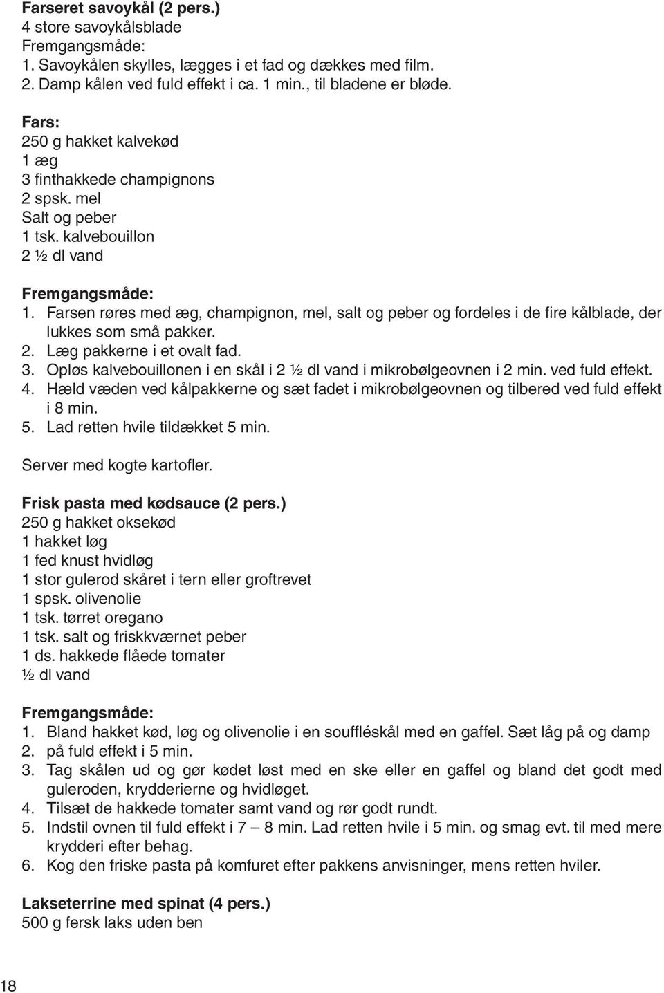 Farsen røres med æg, champignon, mel, salt og peber og fordeles i de fire kålblade, der lukkes som små pakker. 2. Læg pakkerne i et ovalt fad. 3.