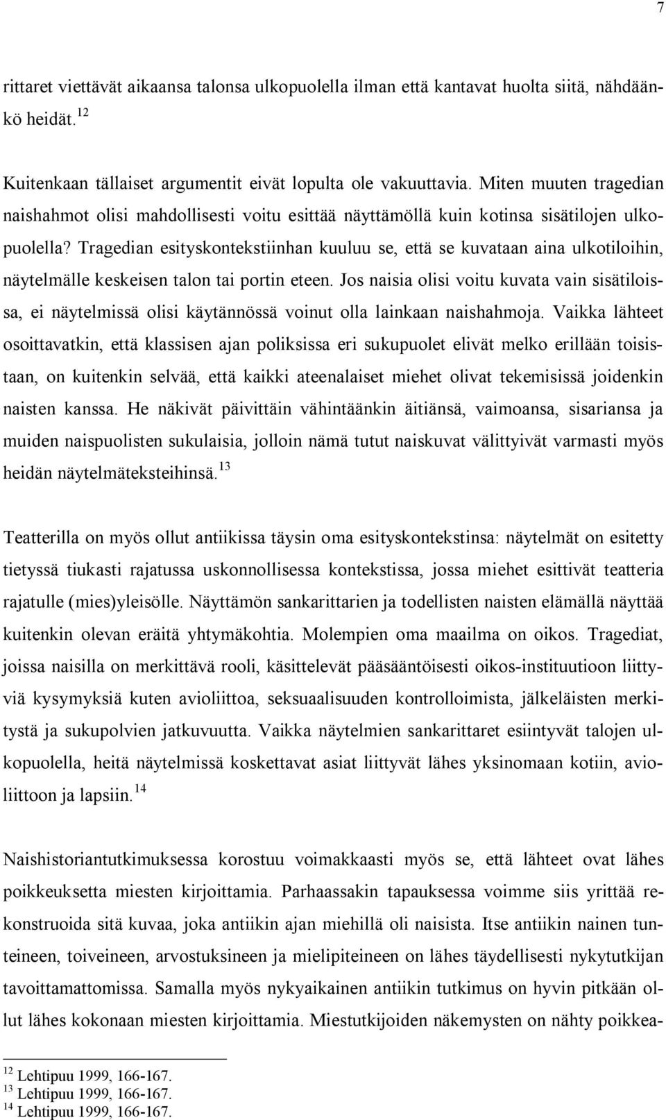 Tragedian esityskontekstiinhan kuuluu se, että se kuvataan aina ulkotiloihin, näytelmälle keskeisen talon tai portin eteen.