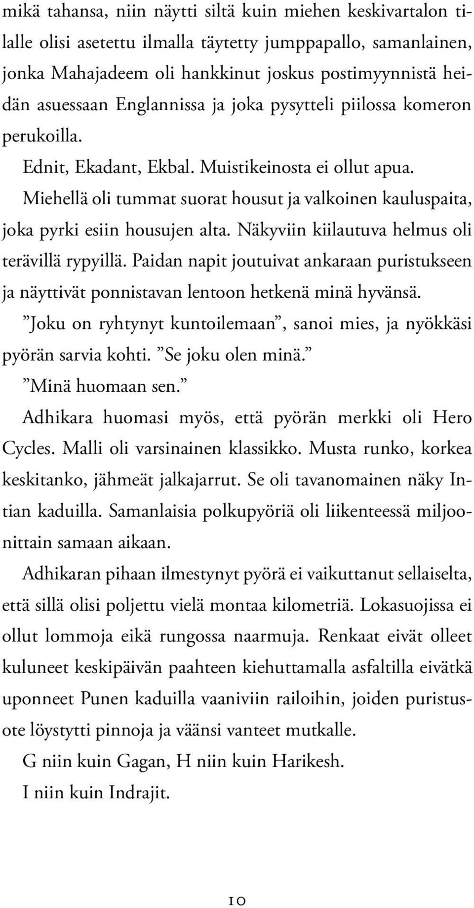 Miehellä oli tummat suorat housut ja valkoinen kauluspaita, joka pyrki esiin housujen alta. Näkyviin kiilautuva helmus oli terävillä rypyillä.