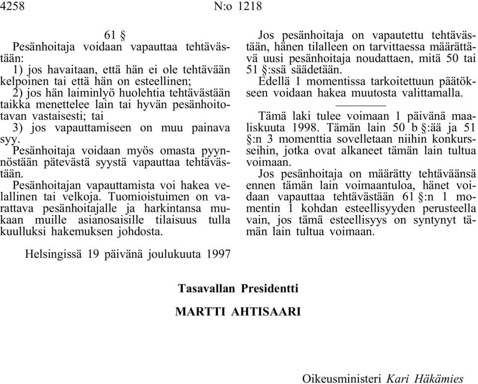 Pesänhoitajan vapauttamista voi hakea velallinen tai velkoja. Tuomioistuimen on varattava pesänhoitajalle ja harkintansa mukaan muille asianosaisille tilaisuus tulla kuulluksi hakemuksen johdosta.