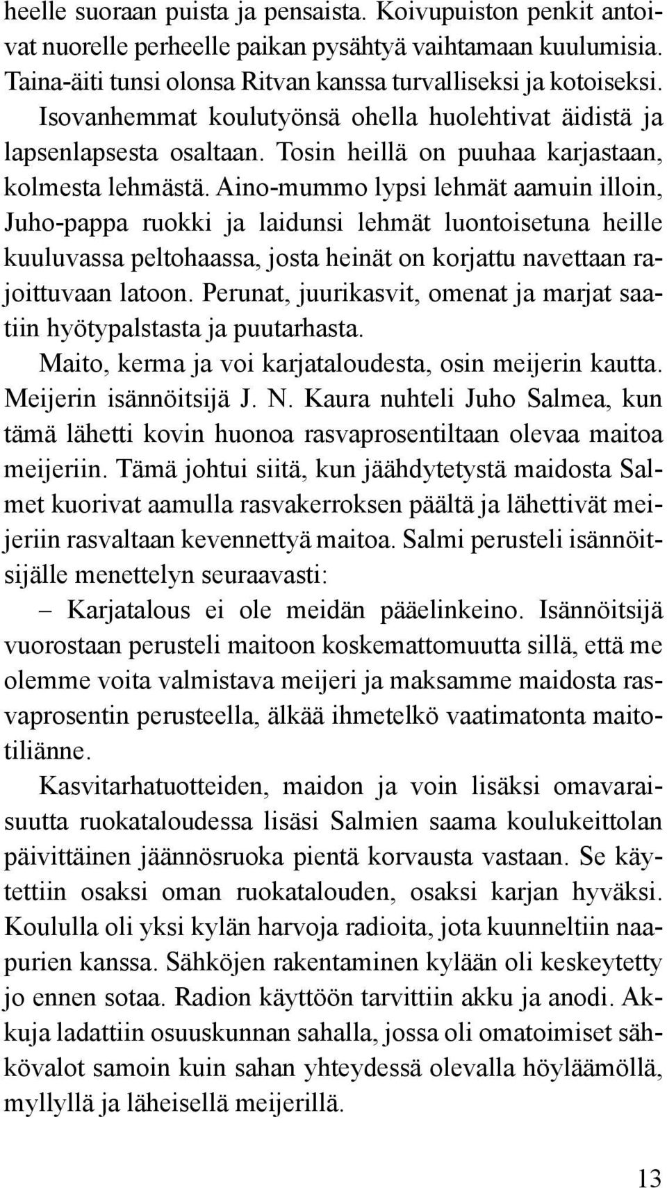 Aino-mummo lypsi lehmät aamuin illoin, Juho-pappa ruokki ja laidunsi lehmät luontoisetuna heille kuuluvassa peltohaassa, josta heinät on korjattu navettaan rajoittuvaan latoon.