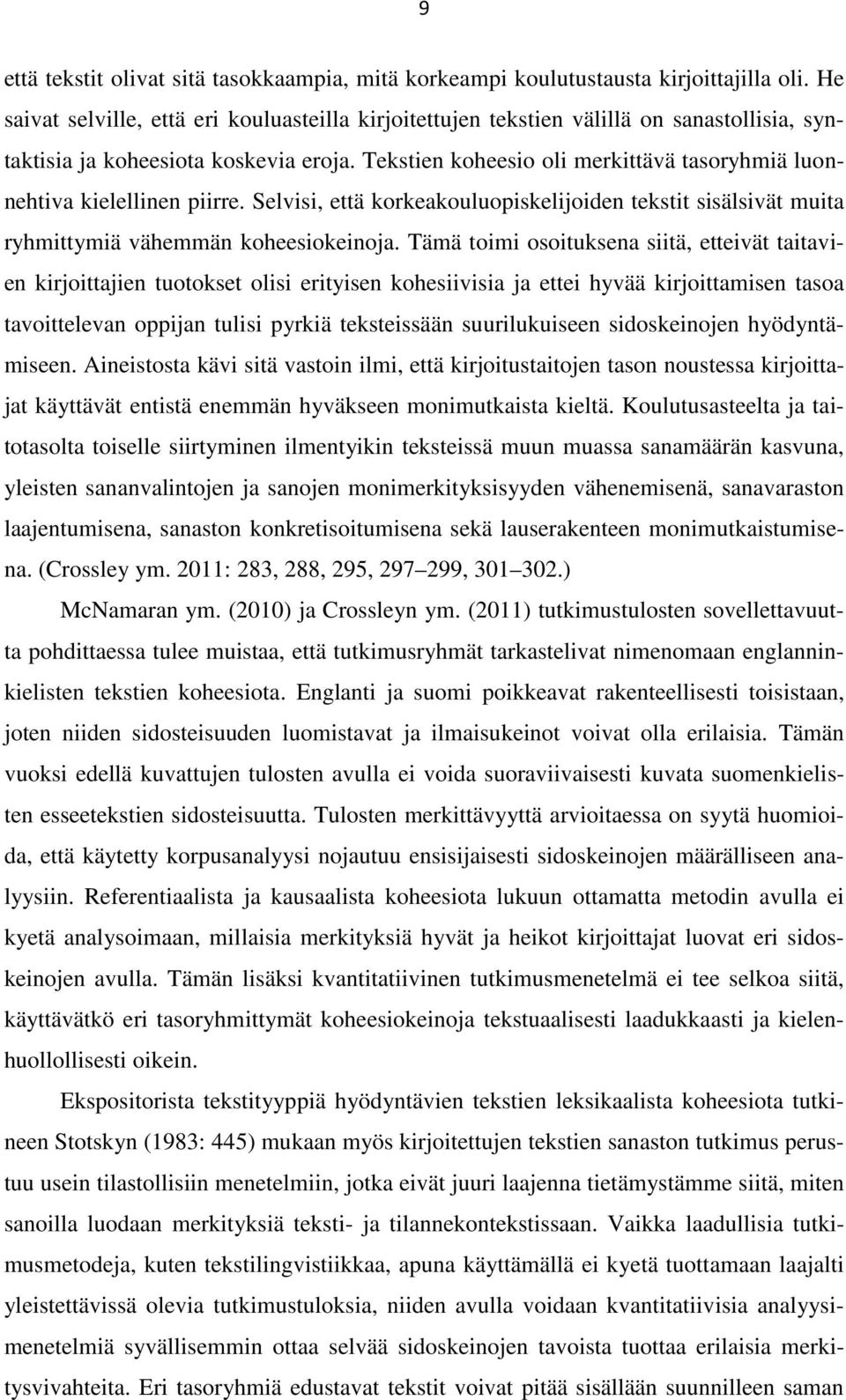 Tekstien koheesio oli merkittävä tasoryhmiä luonnehtiva kielellinen piirre. Selvisi, että korkeakouluopiskelijoiden tekstit sisälsivät muita ryhmittymiä vähemmän koheesiokeinoja.