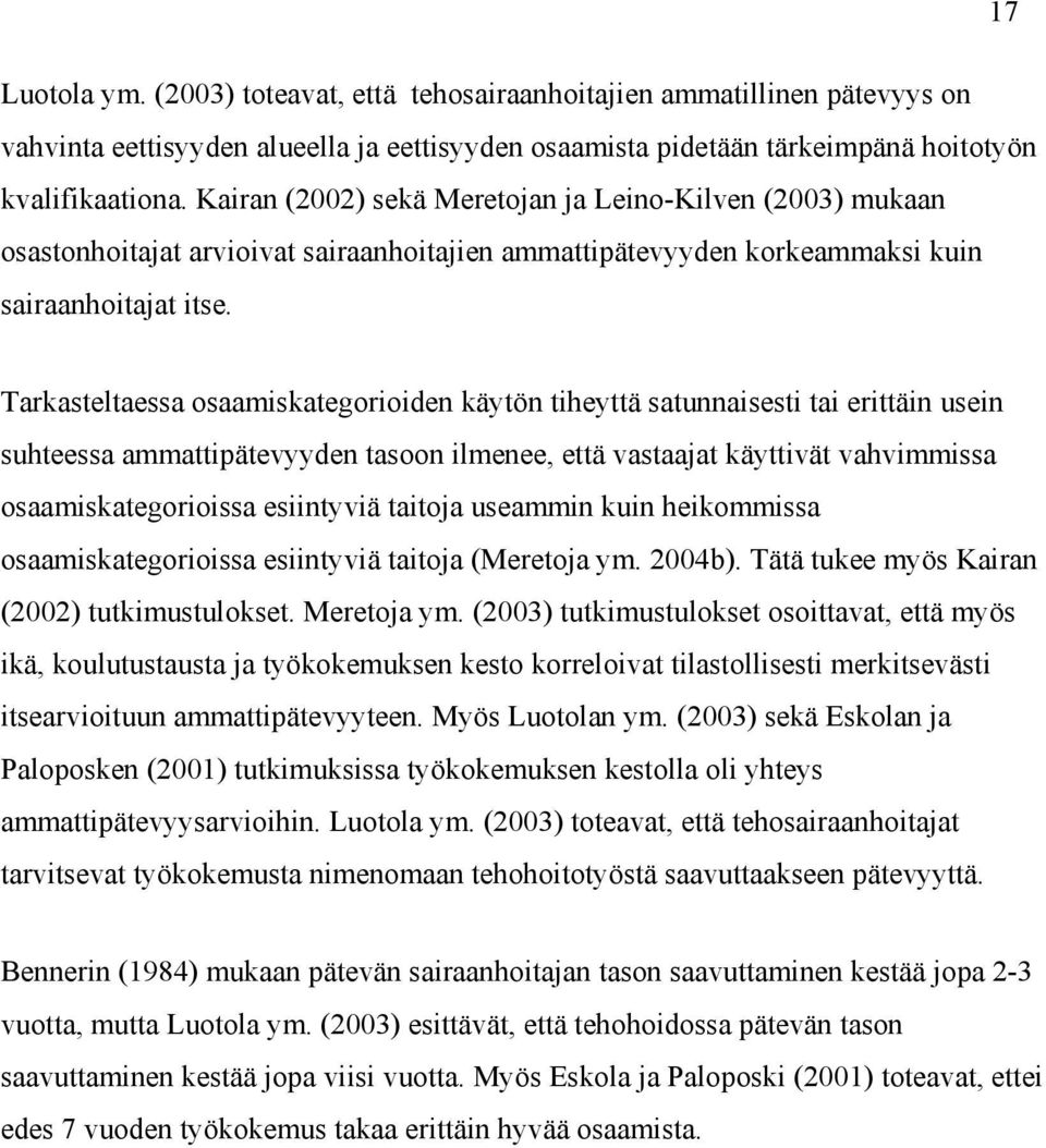 Tarkasteltaessa osaamiskategorioiden käytön tiheyttä satunnaisesti tai erittäin usein suhteessa ammattipätevyyden tasoon ilmenee, että vastaajat käyttivät vahvimmissa osaamiskategorioissa esiintyviä