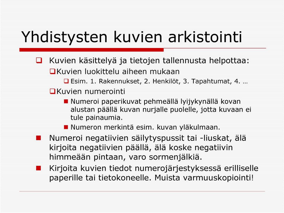 Kuvien numerointi Numeroi paperikuvat pehmeällä lyijykynällä kovan alustan päällä kuvan nurjalle puolelle, jotta kuvaan ei tule painaumia.