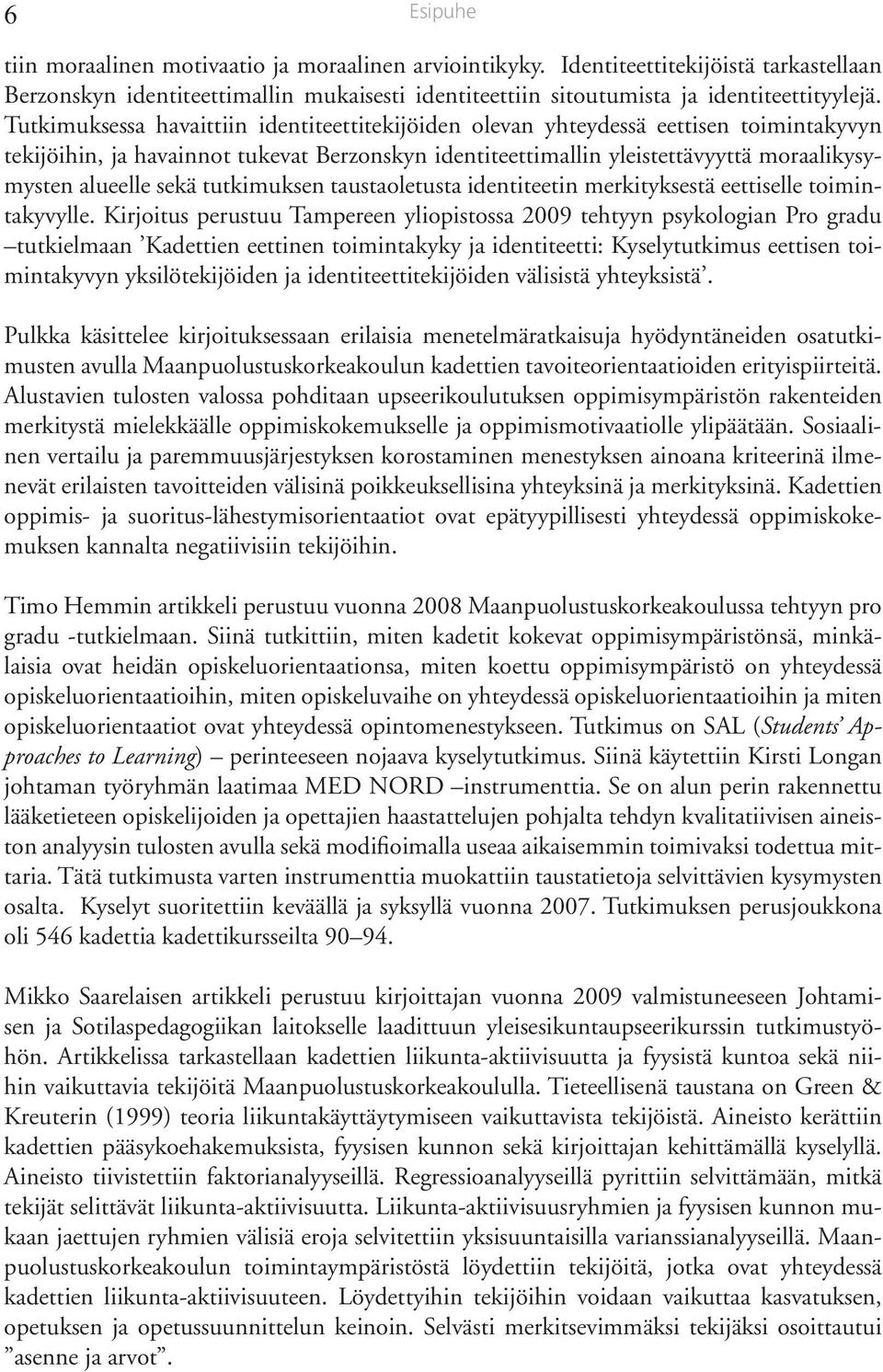 sekä tutkimuksen taustaoletusta identiteetin merkityksestä eettiselle toimintakyvylle.