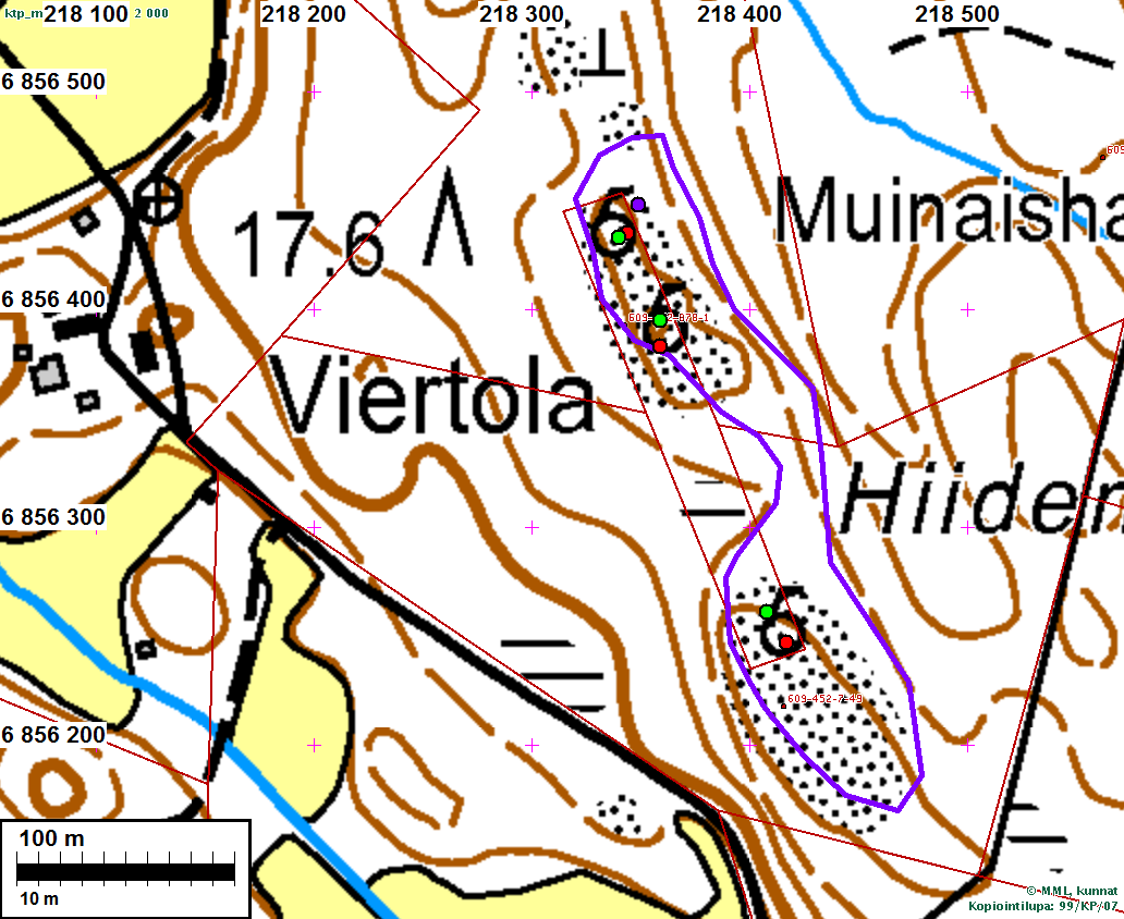 13 1907 (MHA A1:9/146 153) yhteismaaksi erotettu alue (nykyinen kiinteistötunnus 609 452-878-1, katso oheinen kartta) sisältyisi kokonaan muinaisjäännöksen suoja-alueeseen.