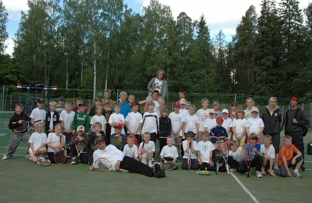 Lasten kesäleirit ja aikuisten kurssit 2009 Ilmoittaudu www.granitennis.fi Vain jäsenille. Tule mukaan toimintaan, hyvässä seurassa! Katsasta myös syksyllä 2009 avautuva uusi hallimme www.