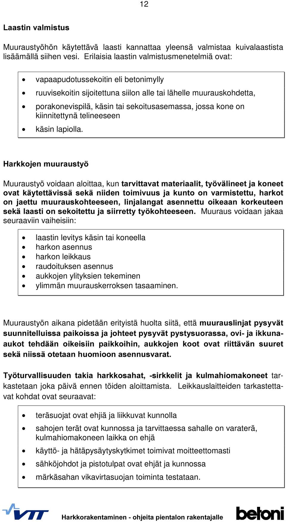 kone on kiinnitettynä telineeseen käsin lapiolla.