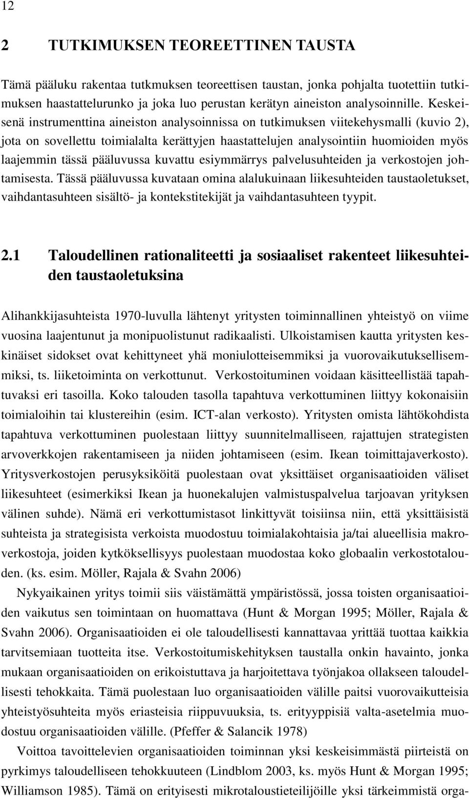 Keskeisenä instrumenttina aineiston analysoinnissa on tutkimuksen viitekehysmalli (kuvio 2), jota on sovellettu toimialalta kerättyjen haastattelujen analysointiin huomioiden myös laajemmin tässä