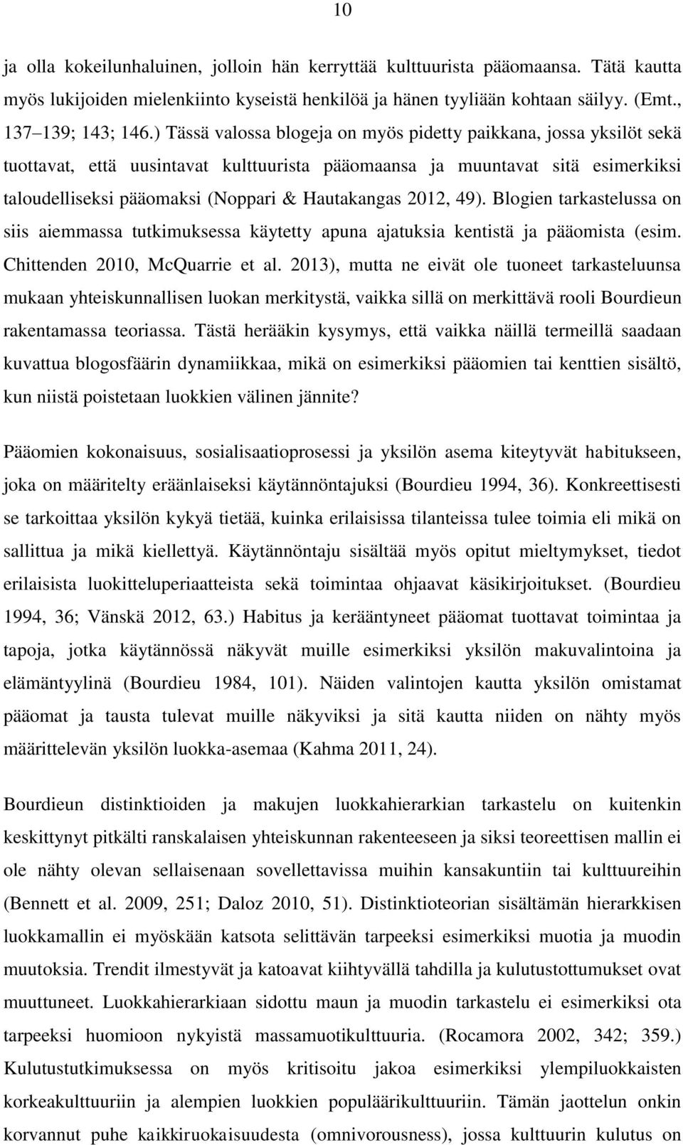 2012, 49). Blogien tarkastelussa on siis aiemmassa tutkimuksessa käytetty apuna ajatuksia kentistä ja pääomista (esim. Chittenden 2010, McQuarrie et al.