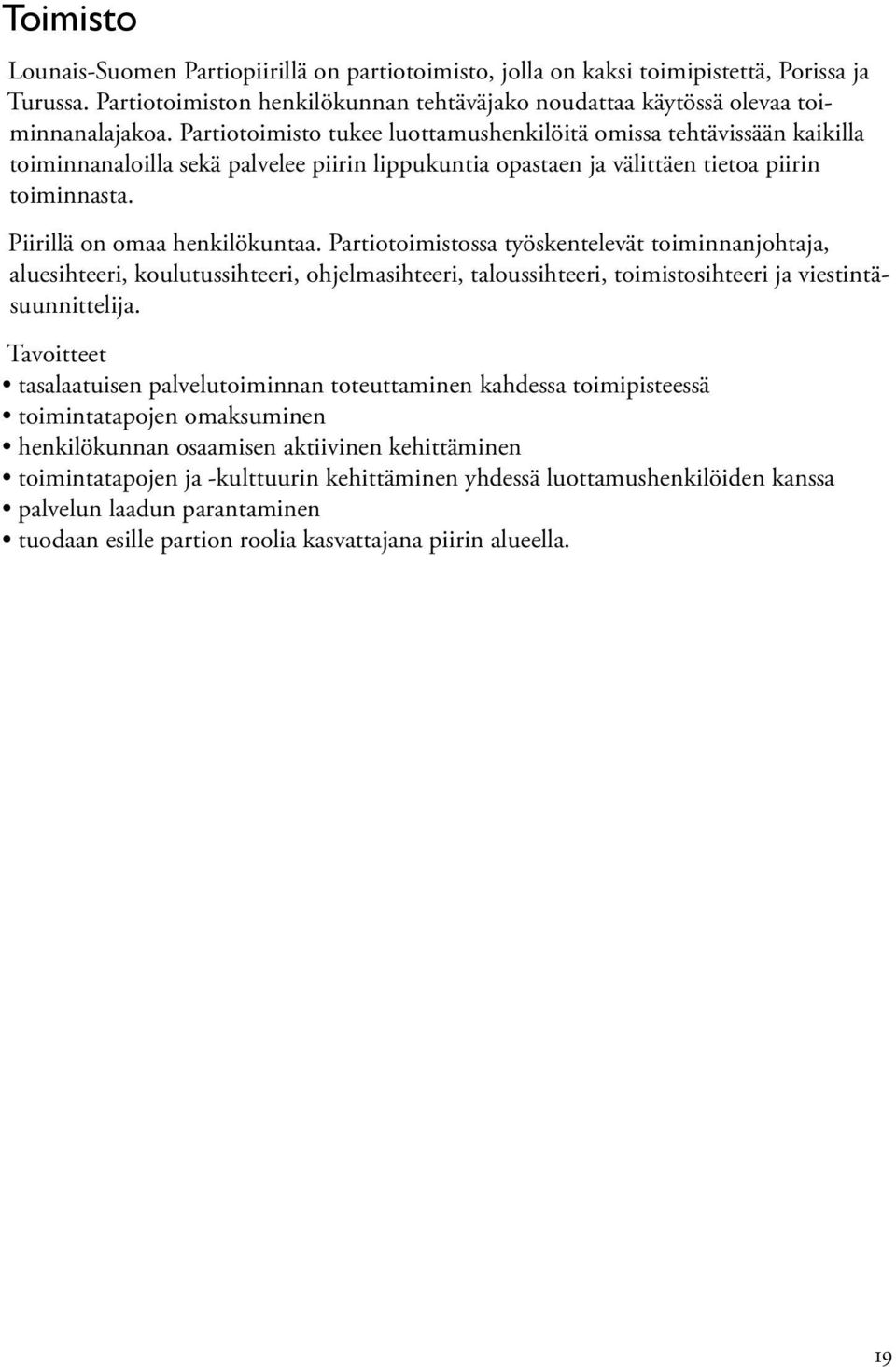 Partiotoimistossa työskentelevät toiminnanjohtaja, aluesihteeri, koulutussihteeri, ohjelmasihteeri, taloussihteeri, toimistosihteeri ja viestintäsuunnittelija.