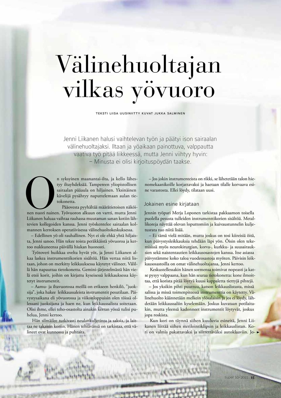 Tampereen yliopistollisen sairaalan pääaula on hiljainen. Yksinäinen kävelijä pysähtyy naputtelemaan aulan tietokonetta. Pääovesta pyyhältää määrätietoisen näköinen nuori nainen.