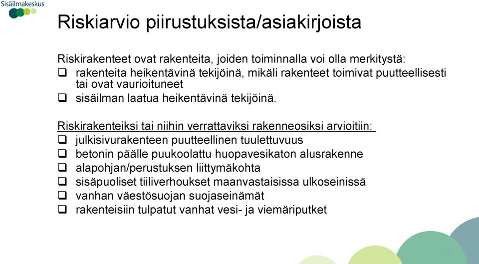 Riskirakenteiksi tai niihin verrattaviksi rakenneosiksi arvioitiin: julkisivurakenteen puutteellinen tuulettuvuus betonin päälle puukoolattu