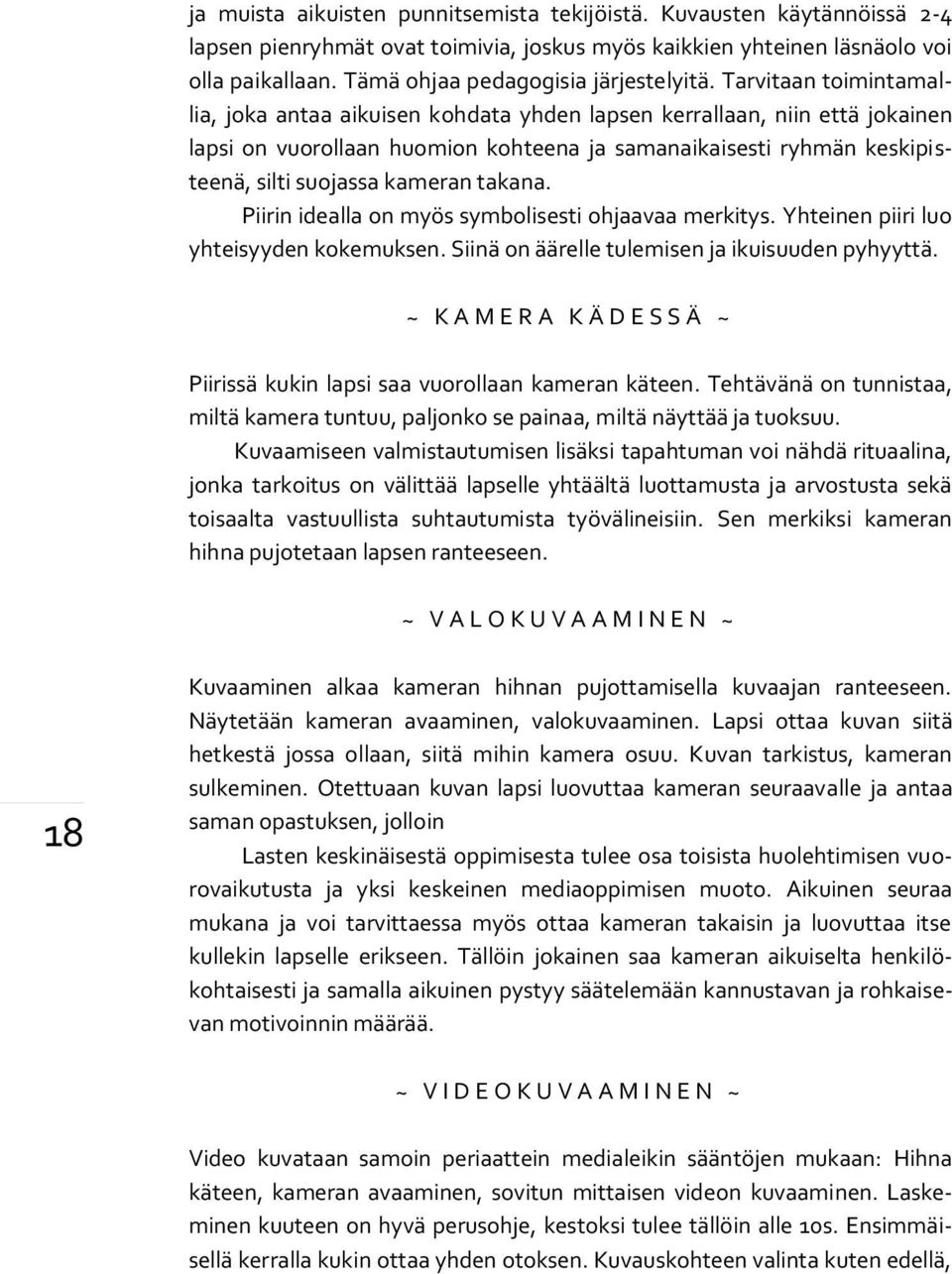 Tarvitaan toimintamallia, joka antaa aikuisen kohdata yhden lapsen kerrallaan, niin että jokainen lapsi on vuorollaan huomion kohteena ja samanaikaisesti ryhmän keskipisteenä, silti suojassa kameran