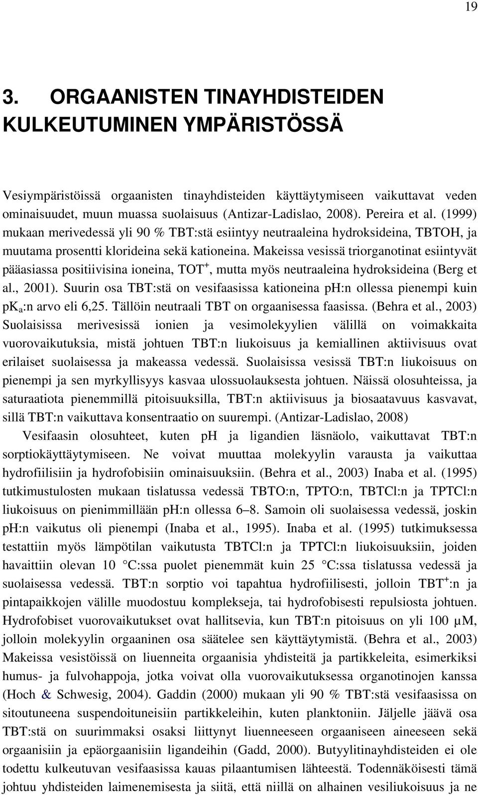 Makeissa vesissä triorganotinat esiintyvät pääasiassa positiivisina ioneina, TOT +, mutta myös neutraaleina hydroksideina (Berg et al., 2001).