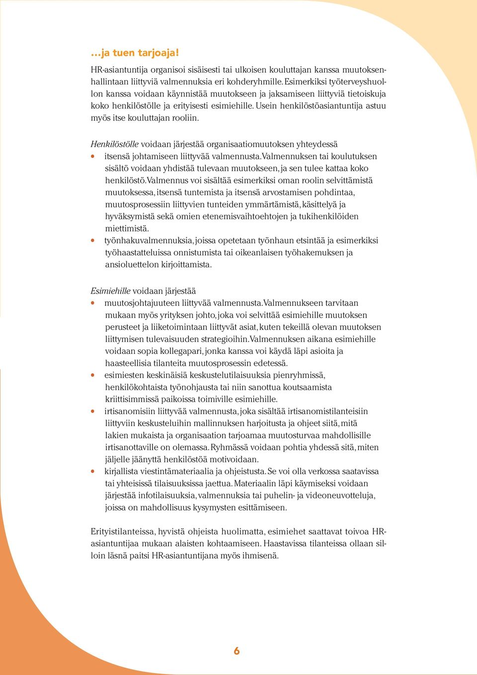 Usein henkilöstöasiantuntija astuu myös itse kouluttajan rooliin. Henkilöstölle voidaan järjestää organisaatiomuutoksen yhteydessä itsensä johtamiseen liittyvää valmennusta.