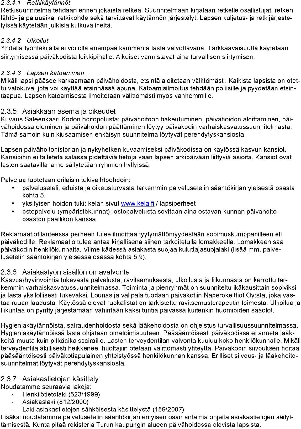 Tarkkaavaisuutta käytetään siirtymisessä päiväkodista leikkipihalle. Aikuiset varmistavat aina turvallisen siirtymisen. 2.3.4.