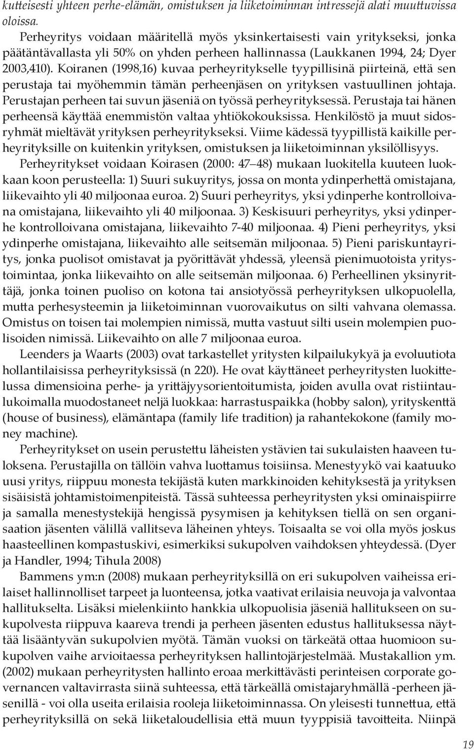 Koiranen (1998,16) kuvaa perheyritykselle tyypillisinä piirteinä, että sen perustaja tai myöhemmin tämän perheenjäsen on yrityksen vastuullinen johtaja.