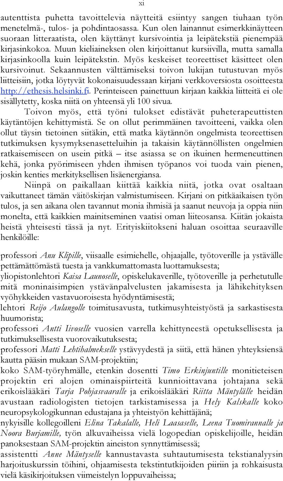 Muun kieliaineksen olen kirjoittanut kursiivilla, mutta samalla kirjasinkoolla kuin leipätekstin. Myös keskeiset teoreettiset käsitteet olen kursivoinut.