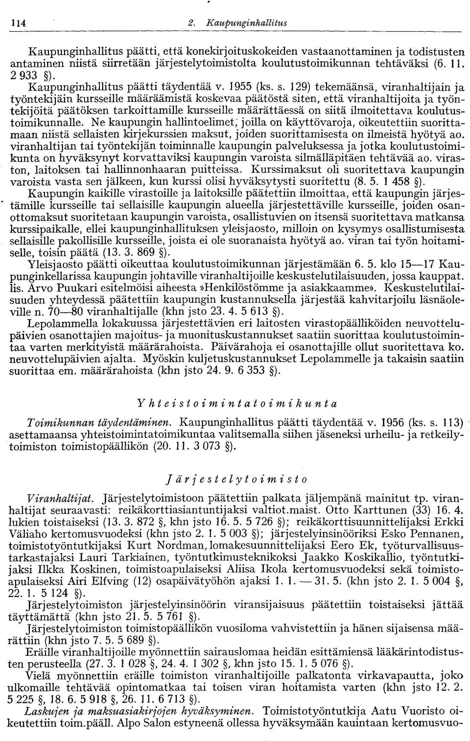 129) tekemäänsä, viranhaltijain ja työntekijäin kursseille määräämistä koskevaa päätöstä siten, että viranhaltijoita ja työntekijöitä päätöksen tarkoittamille kursseille määrättäessä on siitä