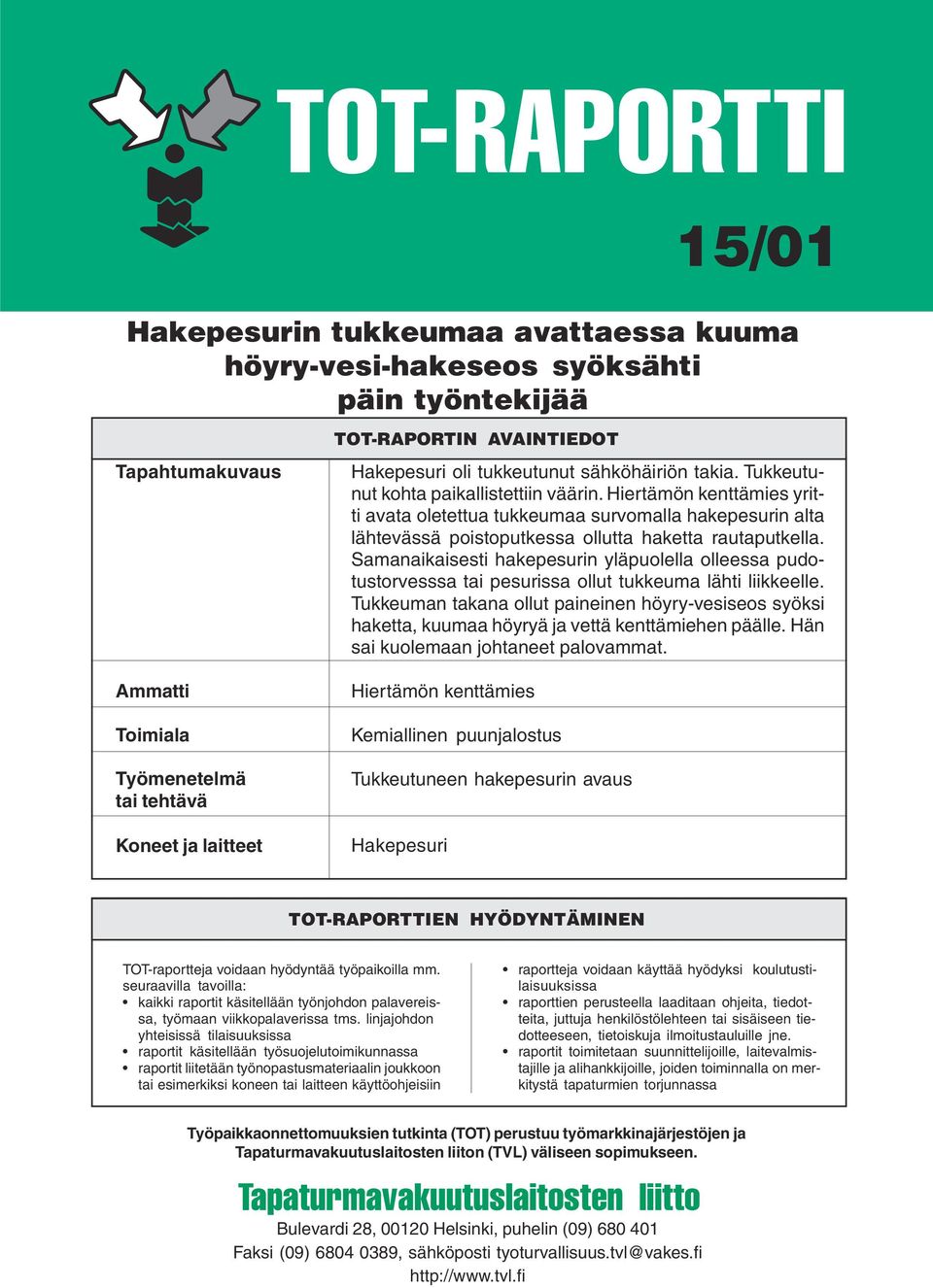 Hiertämön kenttämies yritti avata oletettua tukkeumaa survomalla hakepesurin alta lähtevässä poistoputkessa ollutta haketta rautaputkella.