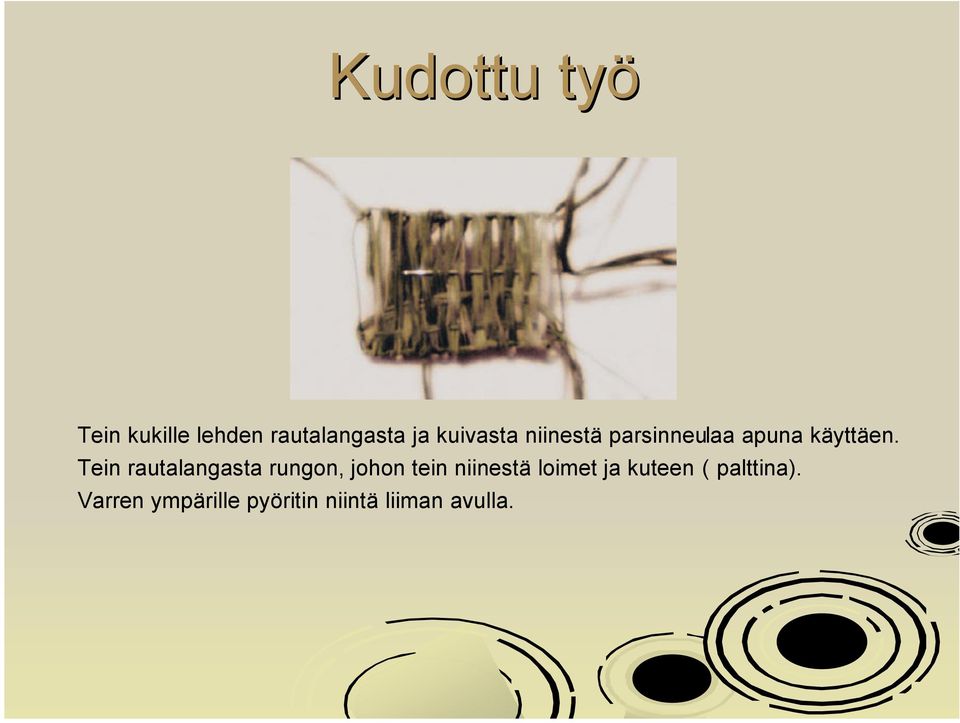 Tein rautalangasta rungon, johon tein niinestä loimet