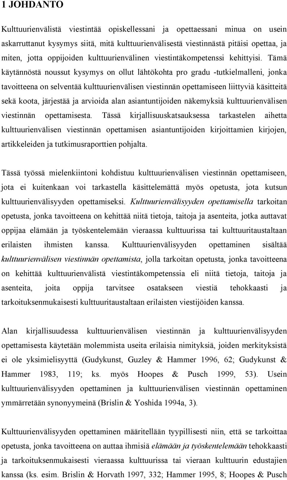 Tämä käytännöstä noussut kysymys on ollut lähtökohta pro gradu tutkielmalleni, jonka tavoitteena on selventää kulttuurienvälisen viestinnän opettamiseen liittyviä käsitteitä sekä koota, järjestää ja