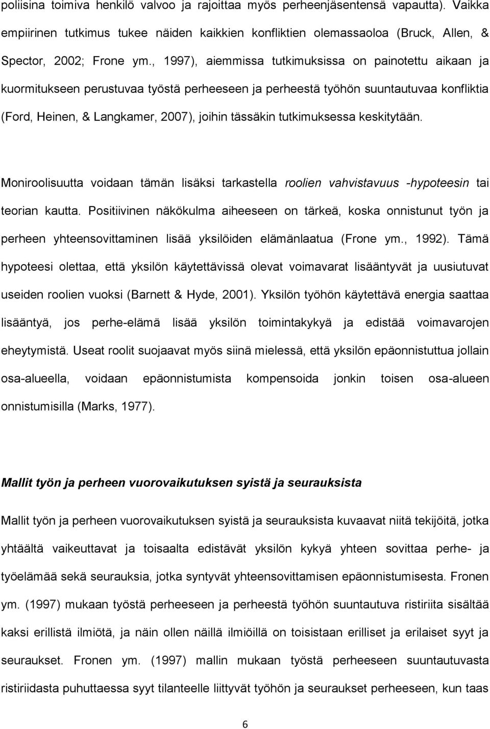 tutkimuksessa keskitytään. Moniroolisuutta voidaan tämän lisäksi tarkastella roolien vahvistavuus -hypoteesin tai teorian kautta.